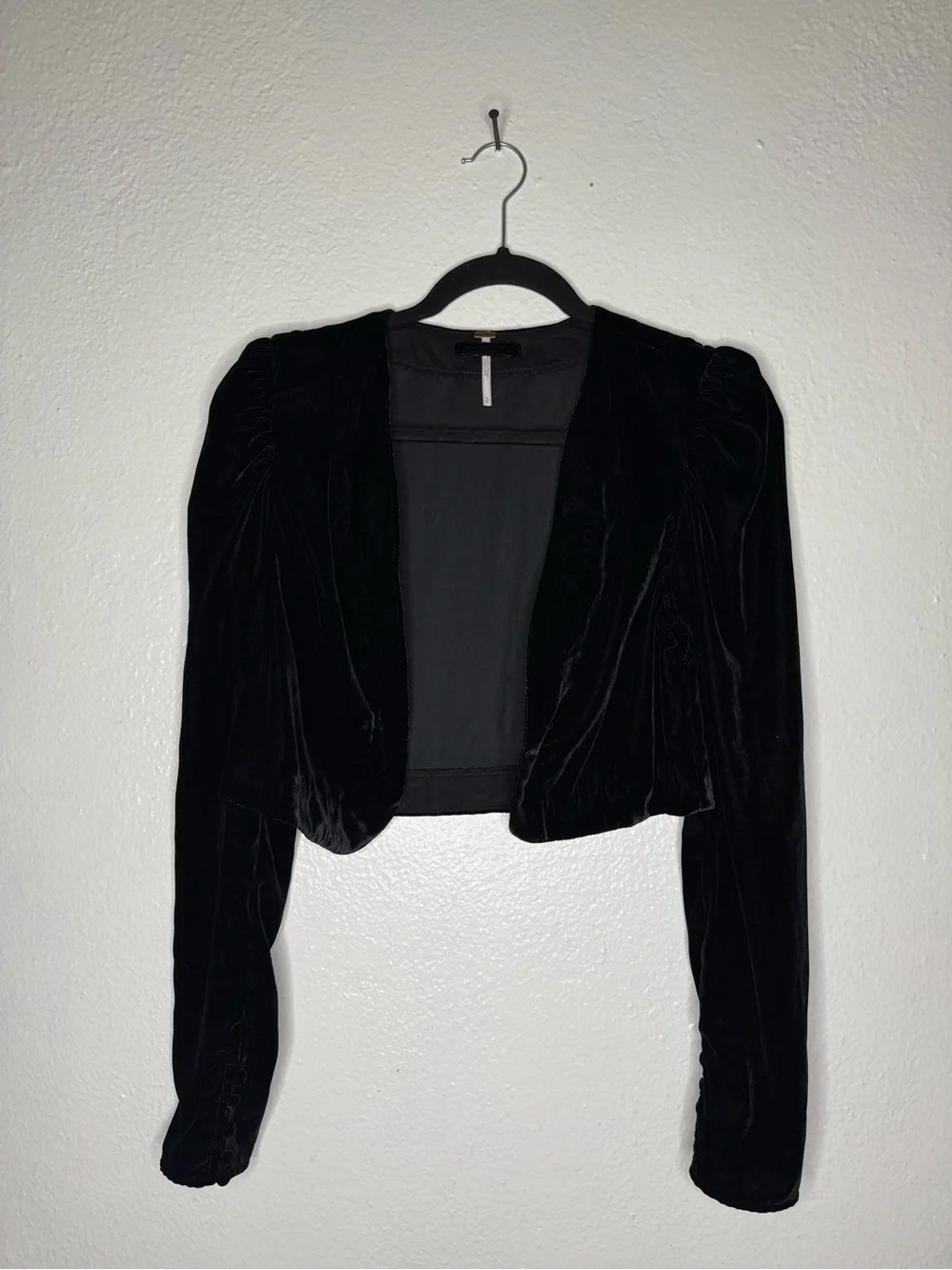 Free People Black Velvet Cropped Bolero Jacket Blazer Structured Shoulders Sz S